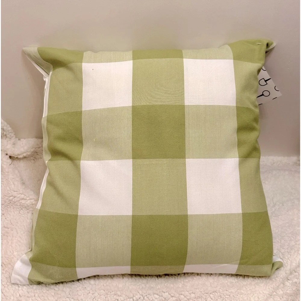 18 x 18 green buffalo equestrian pillow